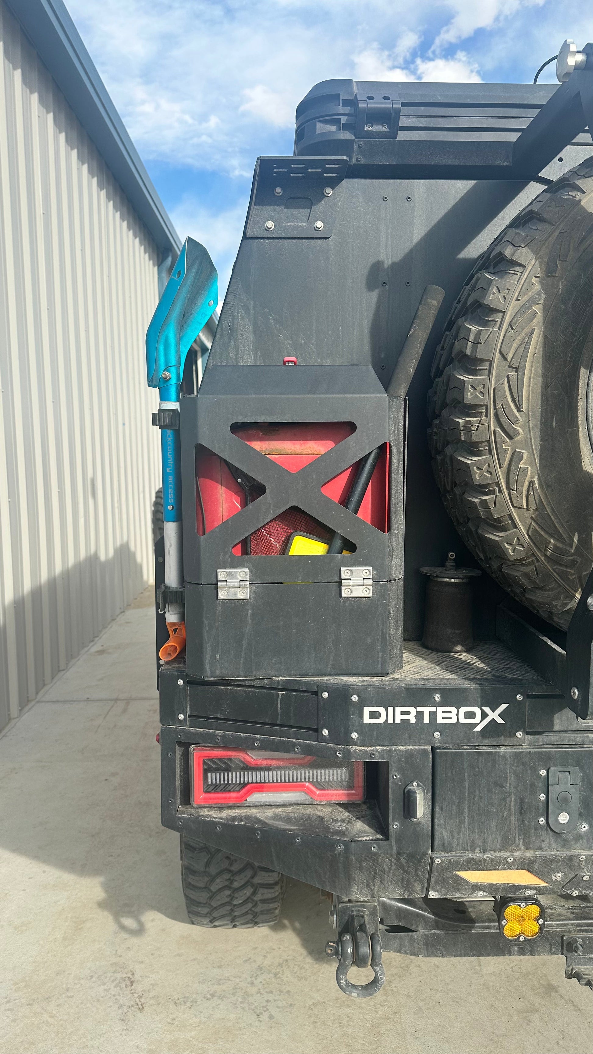 Jerry Can Holder/Mount Dirtbox Overland