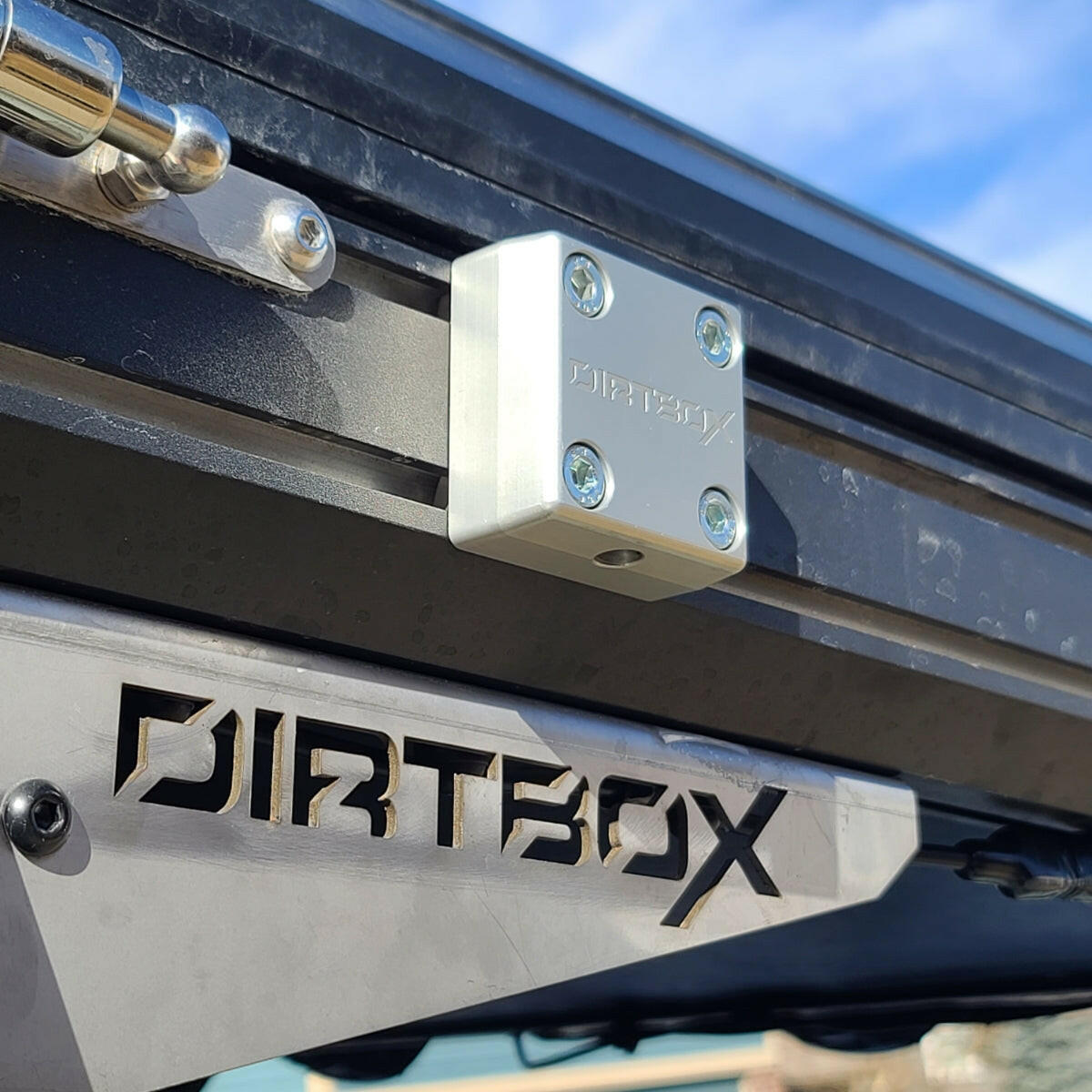 The Chunk Quick Release Bracket Dirtbox Overland