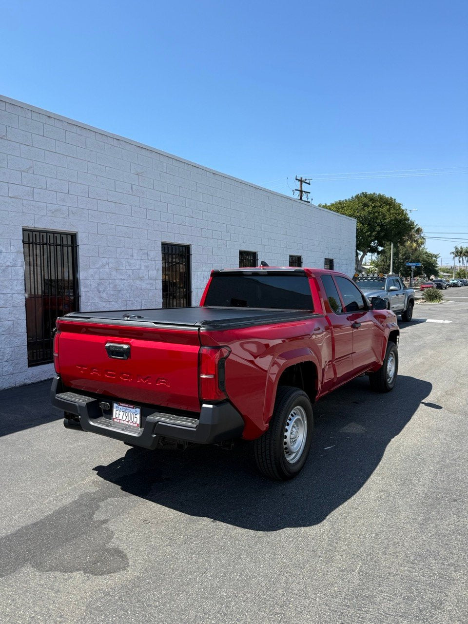 Toyota Tacoma 6ft aluminum bed cover rear view